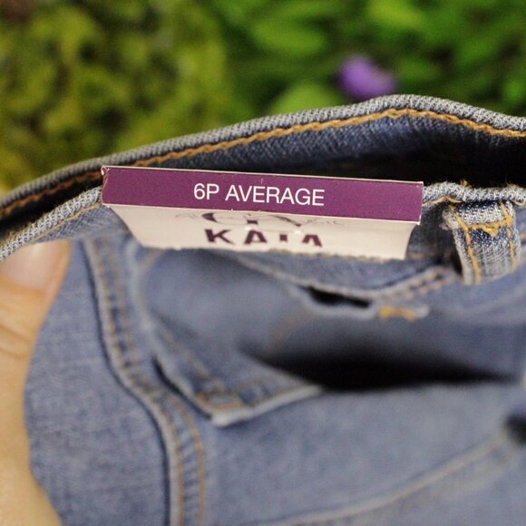 NWT Gloria Vanderbilt Petite 6 Standard Kaia Button-Hem Skimmer Blue Denim Pants - Picture 7 of 9